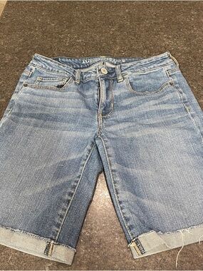 Women’s American Eagle Light Blue Denim low rise Bermuda Jeans Shorts